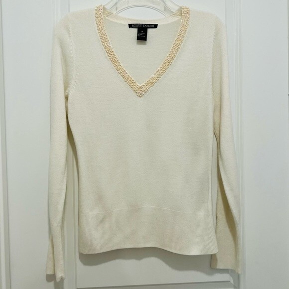 Scott Taylor Ivory V-Neck Sweater Women's Sz. Medium Pearl/Sequin Collar Soft - Picture 1 of 11